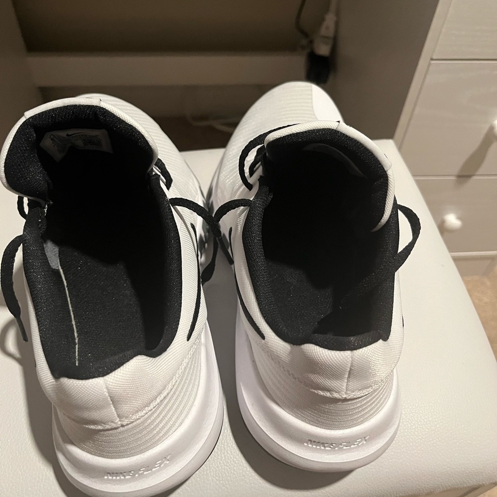 White with Black Nike running shoes - Picture 5 of 7